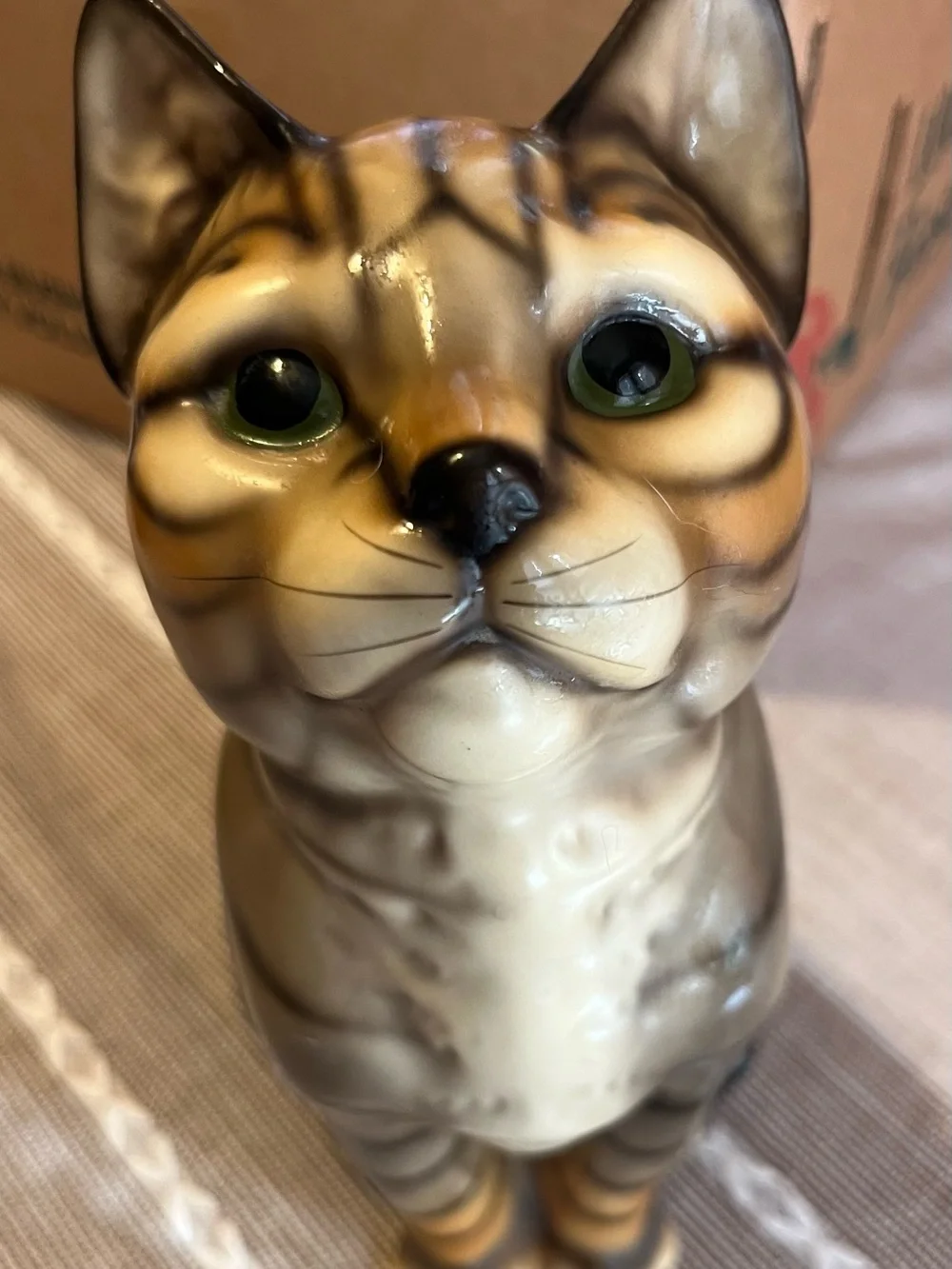 Vintage-Harvey Knox Tabby Cat Figurine - Brown/Beige Decorative Pet Statue